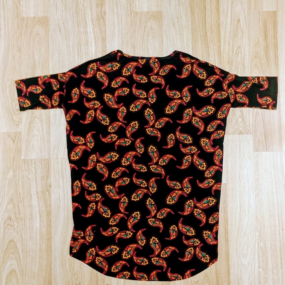LuLaRoe Simply Comfortable Tee Shirt.